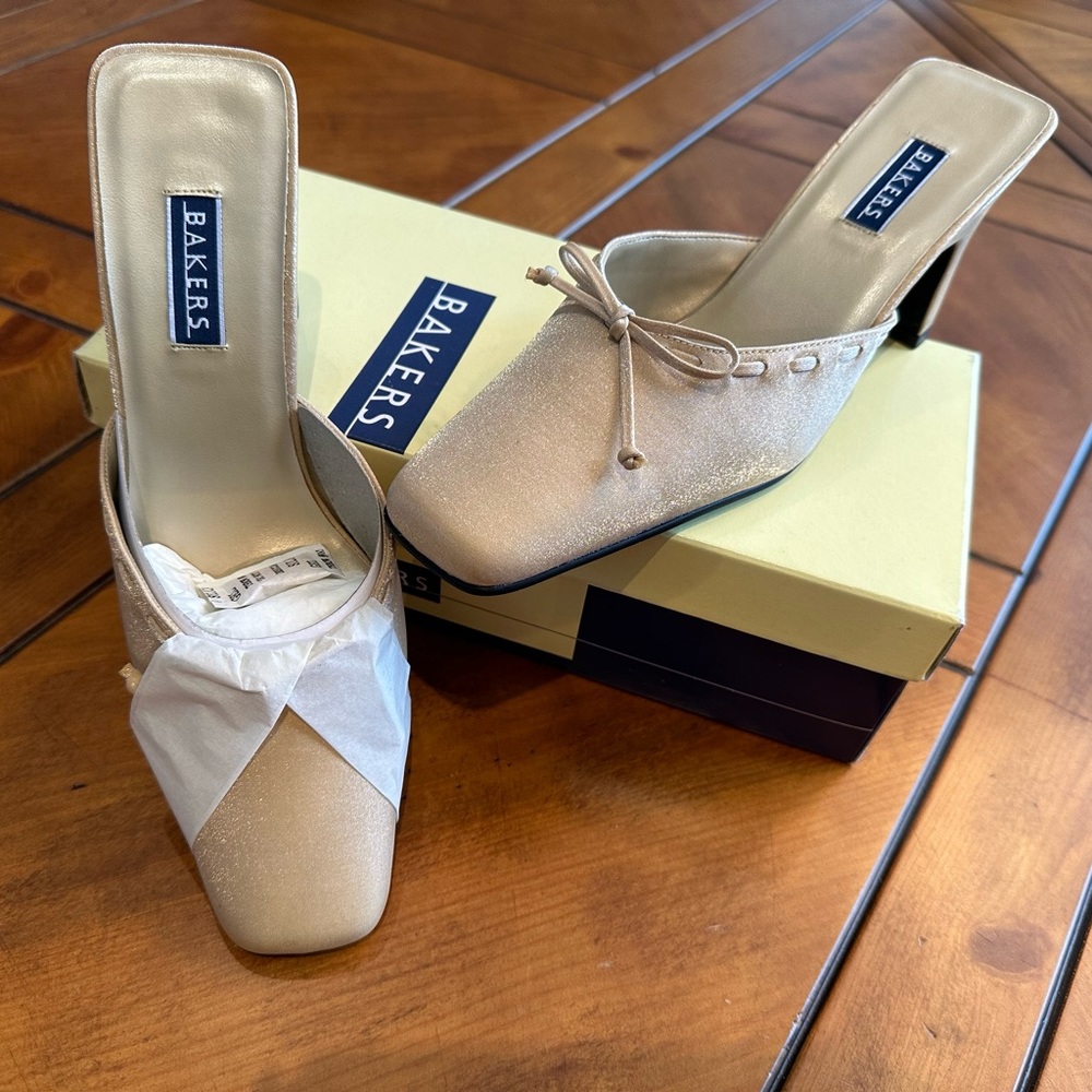 NWT in original box Bakers gold soft glitter mules slip-on shoes size 9M